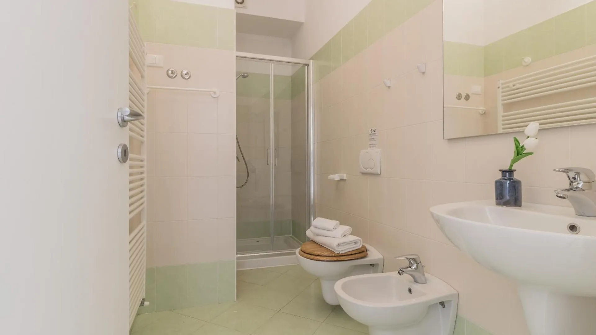 Brezza Del Lario Monolocale By Varenna Holidays デルヴィオ アパート