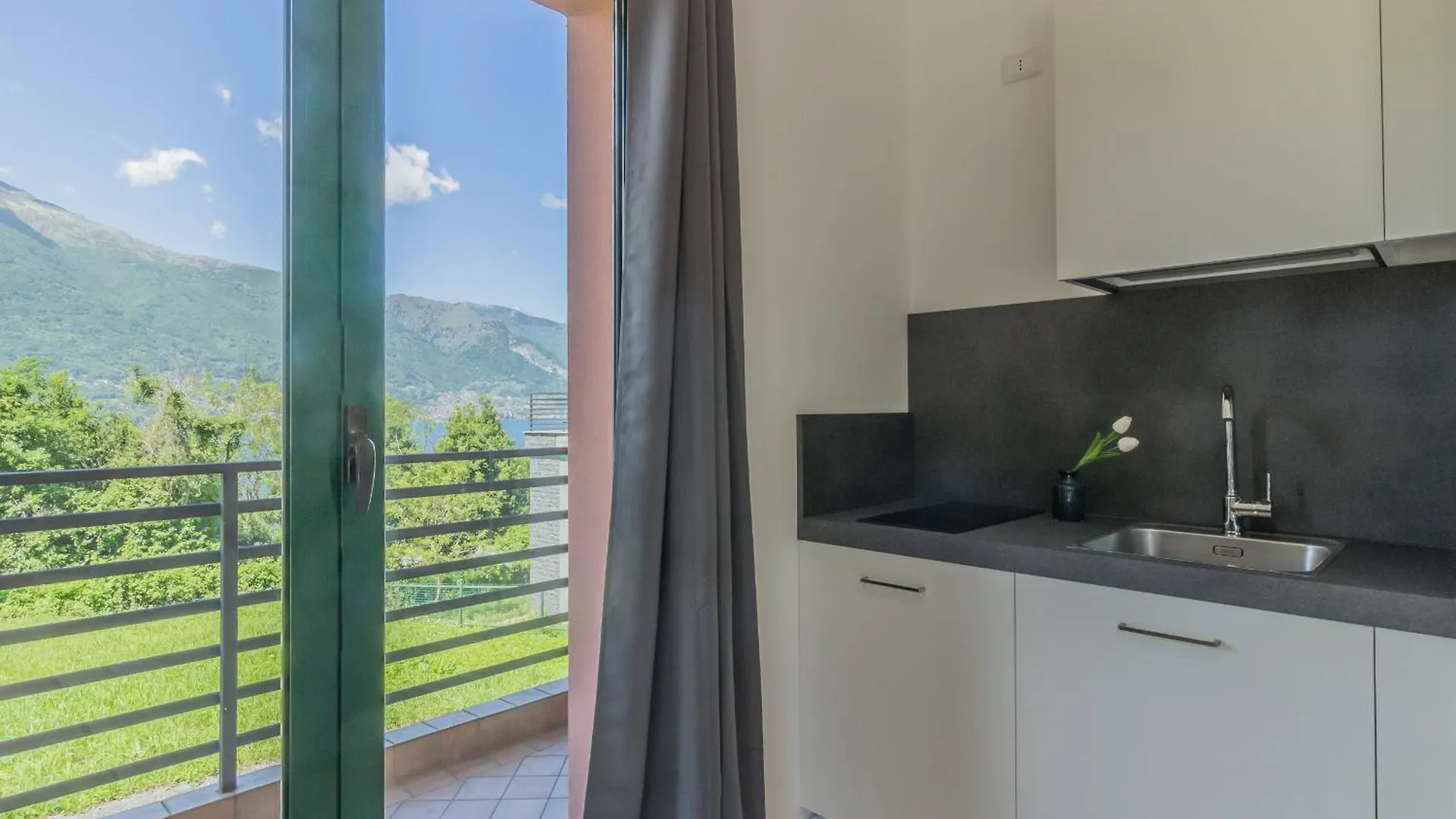 Brezza Del Lario Monolocale By Varenna Holidays Dervio 0*,  Włochy