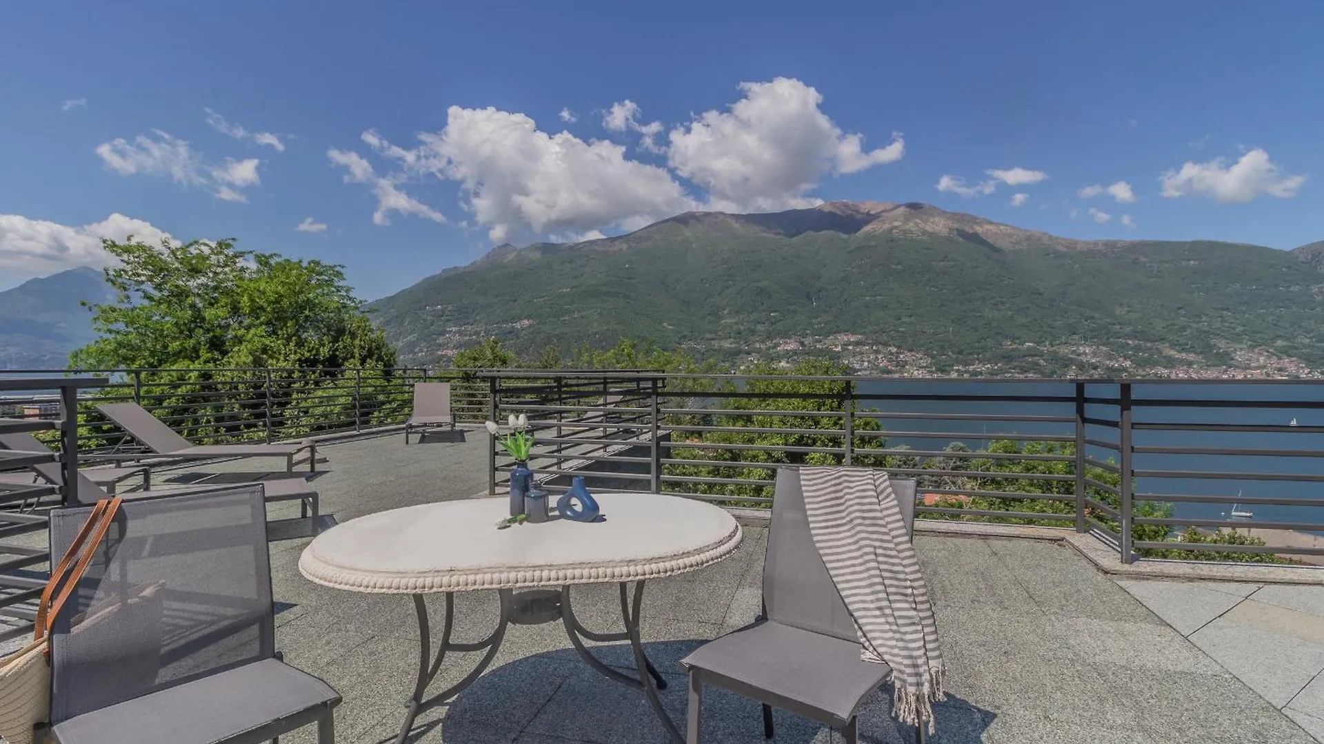 Brezza Del Lario Monolocale By Varenna Holidays デルヴィオ イタリア